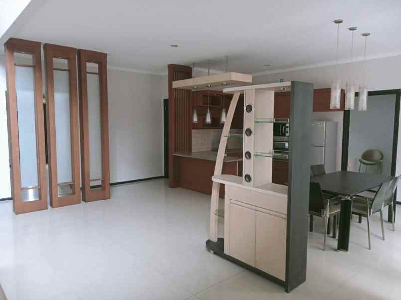 disewakan rumah graha famili wiyung