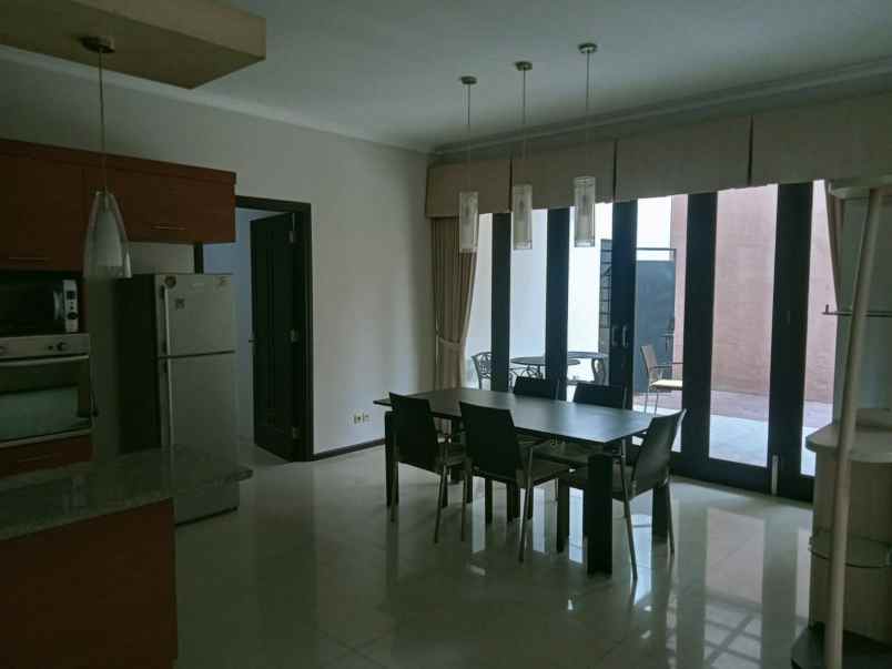 disewakan rumah graha famili wiyung