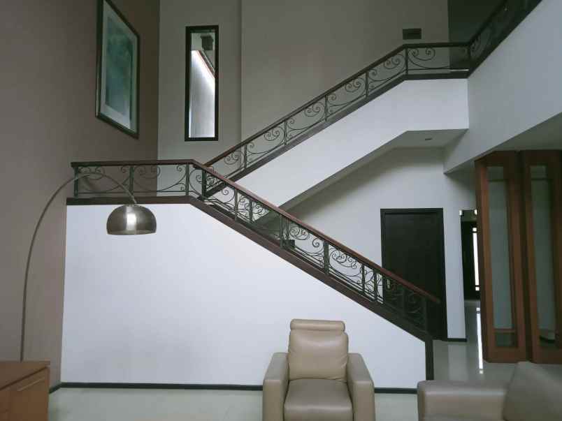disewakan rumah graha famili wiyung