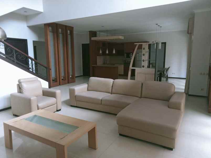 disewakan rumah graha famili wiyung