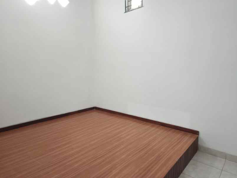 disewakan rumah komplek cemara asri jalan