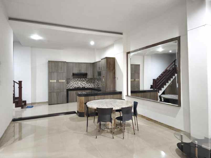 disewakan rumah komplek cemara asri jalan