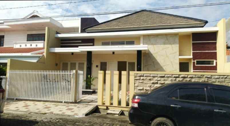 disewakan rumah manyar tompotika