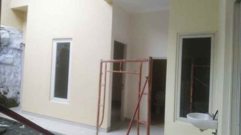 disewakan rumah manyar tompotika