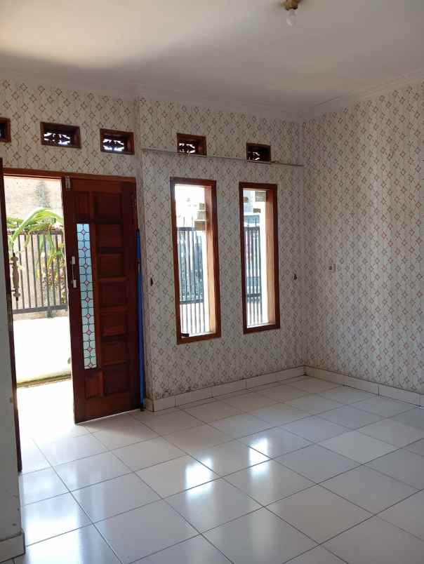 disewakan rumah padasuka