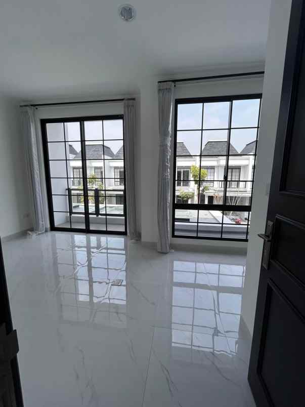 disewakan rumah pasir putih 5 pik2