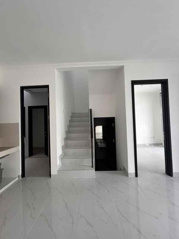 disewakan rumah pasir putih 5 pik2