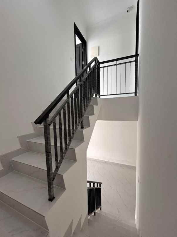 disewakan rumah pasir putih 5 pik2