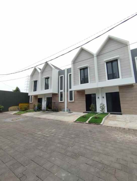 disewakan rumah royal dharmahusada