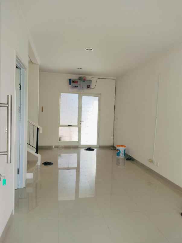 disewakan rumah suvarna sutera cluster bahana