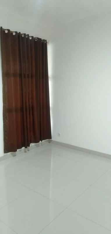 disewakan rumah suvarna sutera cluster bahana