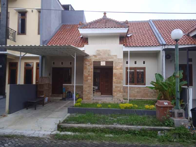 for sale rumah nyaman dan aman dalam perumahan