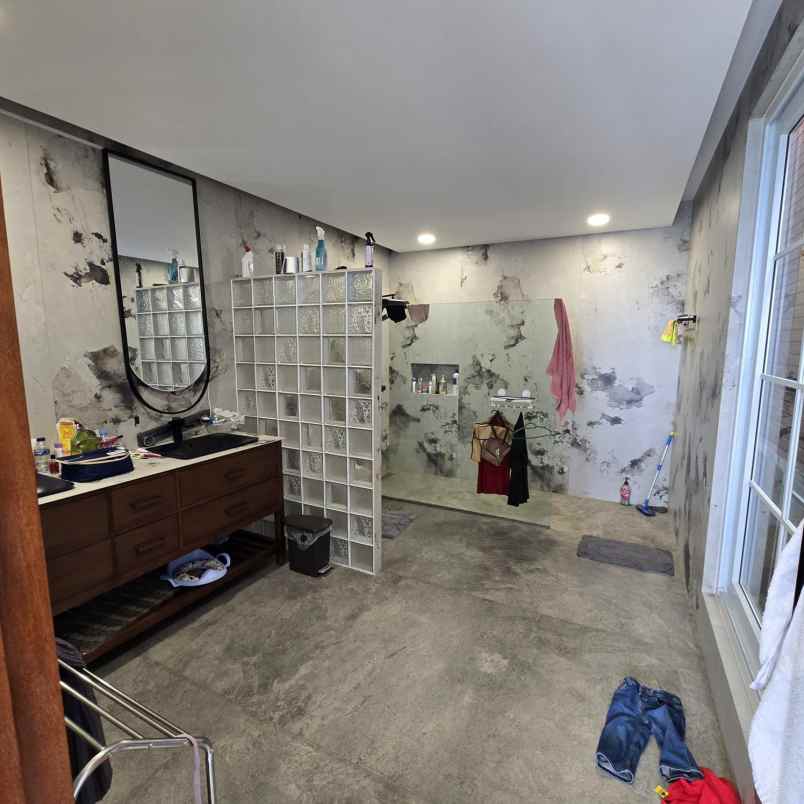 hunian lux 5 lantai semi furnished