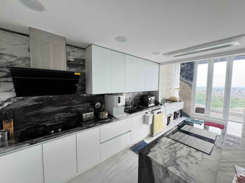 hunian lux 5 lantai semi furnished