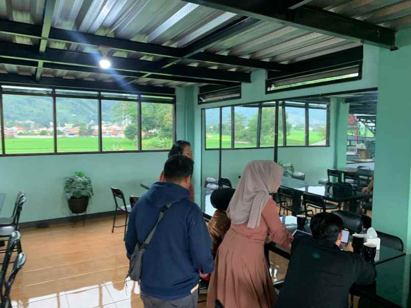 jual butuh cafe 3 lantai