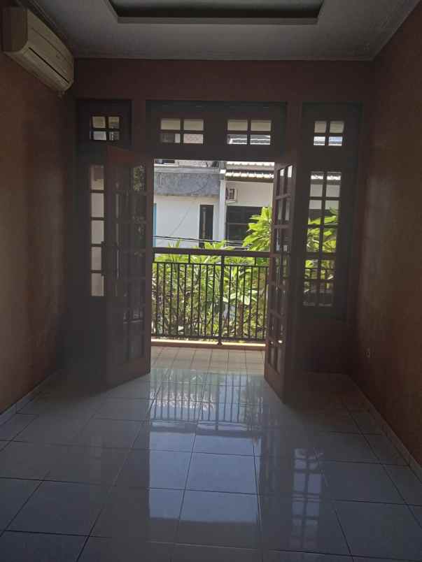 jual cepat rumah graha carissa 2 lantai unit bagus