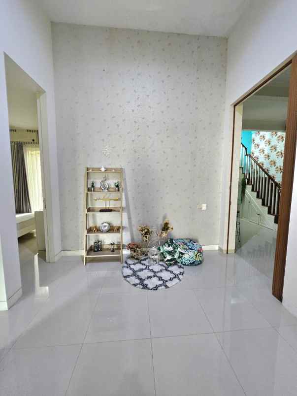 jual murah rumah modern 2 lantai di perumahan