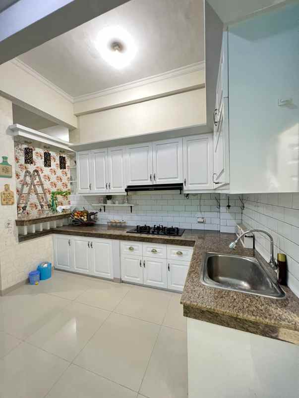 jual murah rumah modern 2 lantai di perumahan