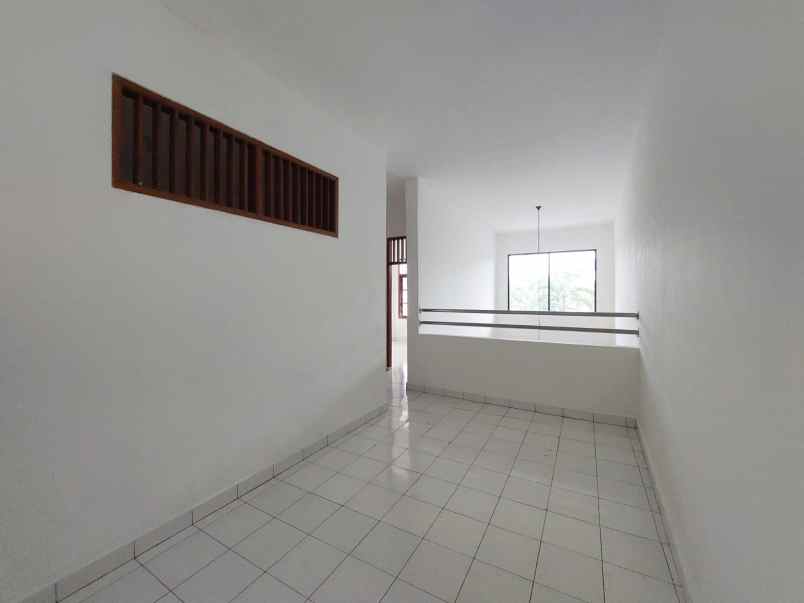 jual rumah secondary siap huni pondok kelapa