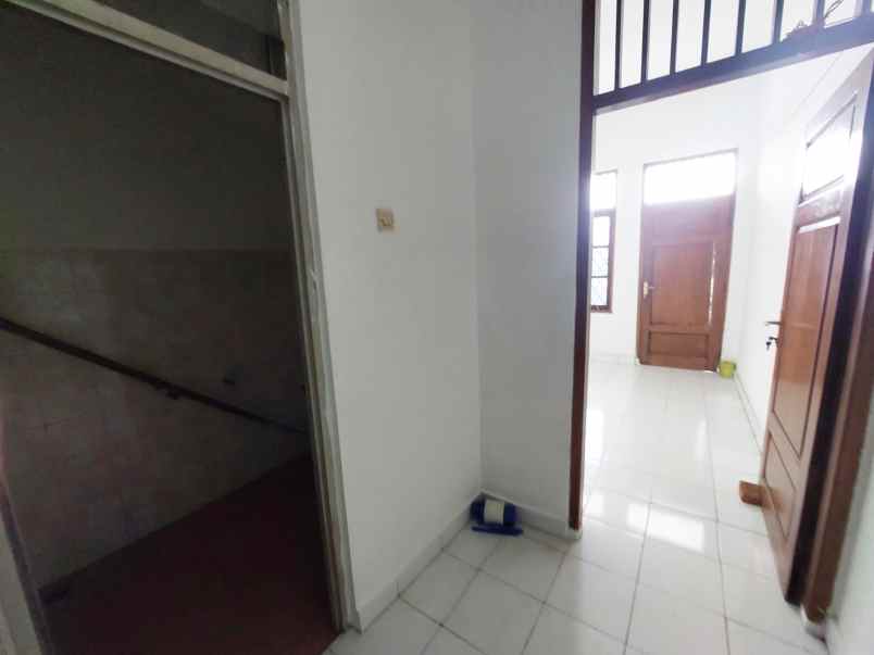 jual rumah secondary siap huni pondok kelapa