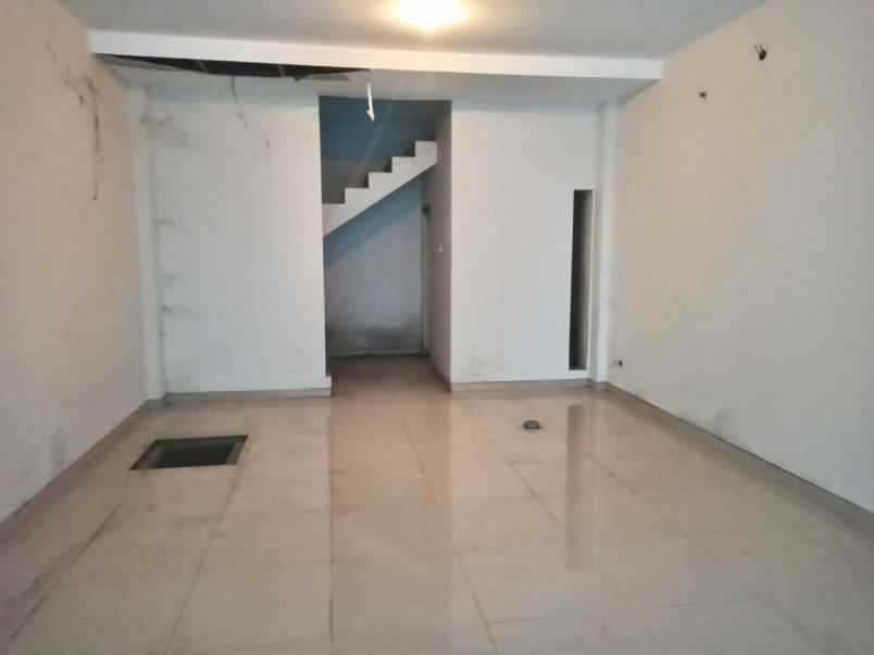 ruko royal crown siap pakai 3 lantai strategis