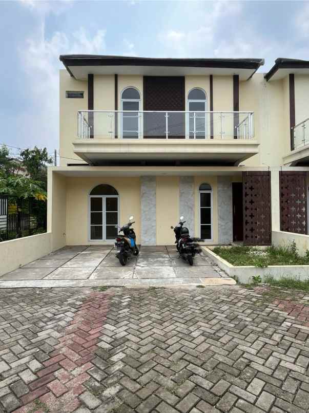 rumah 2 lantai dalam cluster di mampang indah 2 depok