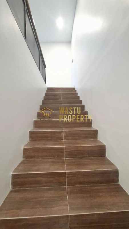 rumah 2 lantai dalam cluster one gate di jogja utara