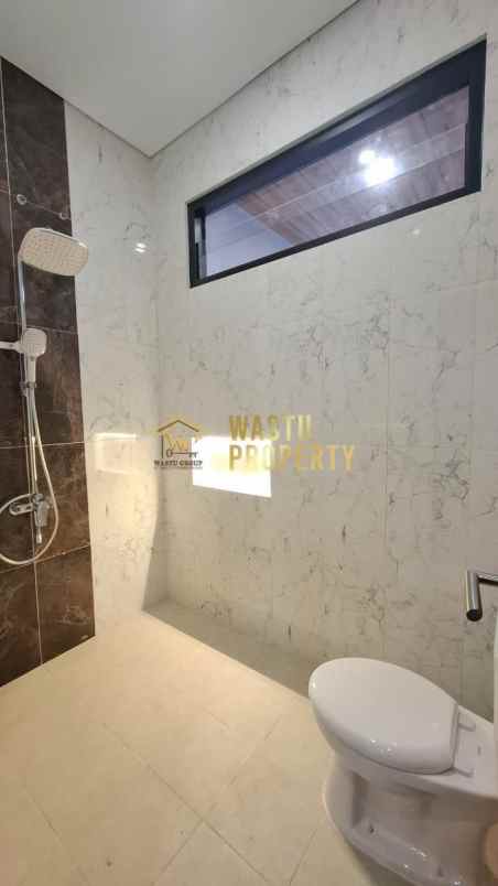 rumah 2 lantai dalam cluster one gate di jogja utara