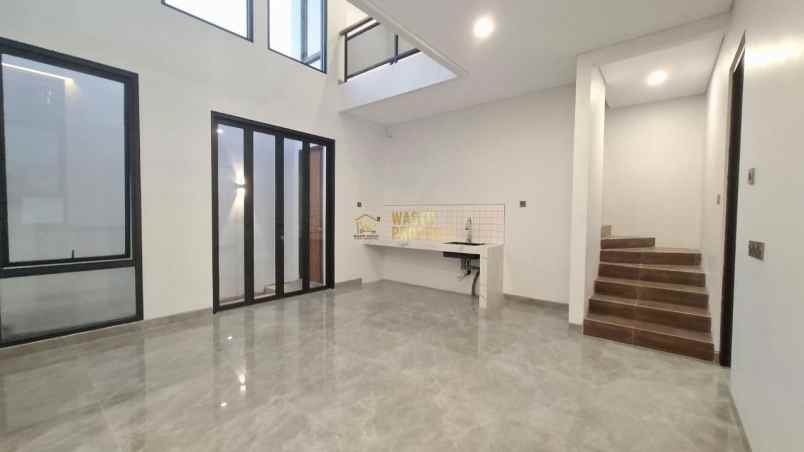 rumah 2 lantai dalam cluster one gate di jogja utara