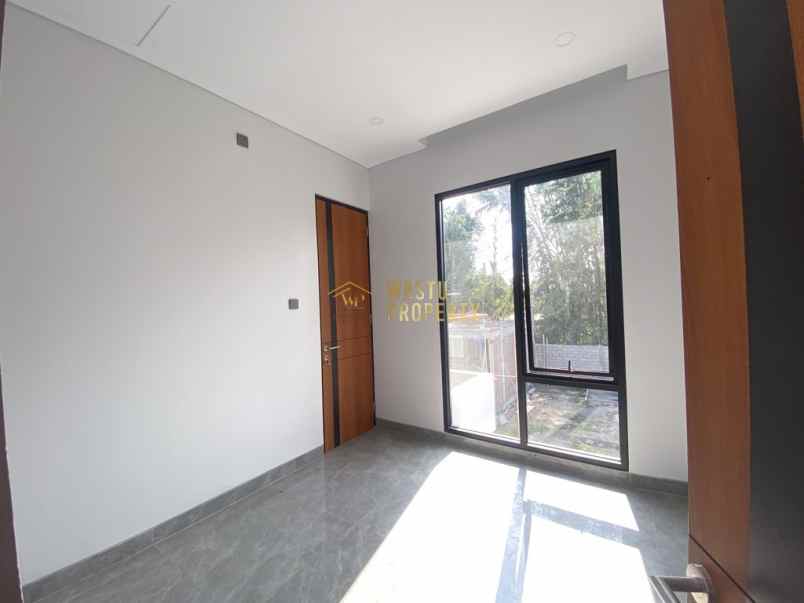 rumah 2 lantai dalam cluster one gate di jogja utara