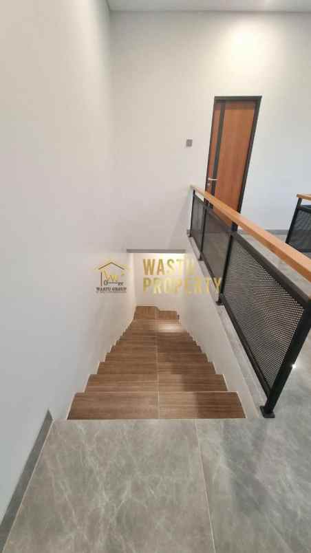 rumah 2 lantai dalam cluster one gate di jogja utara