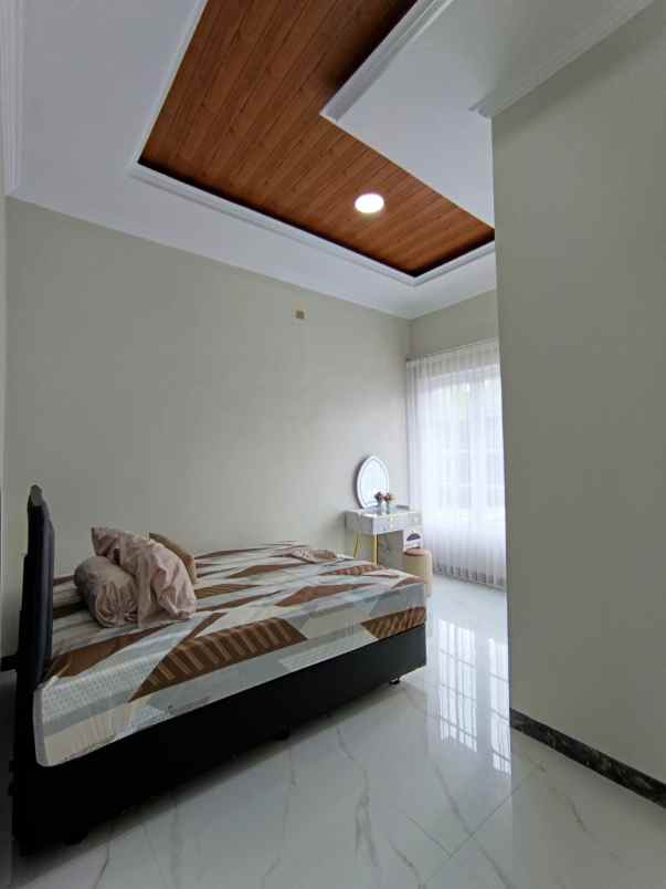 rumah 2 lantai dalam perumahan di palagan km 10