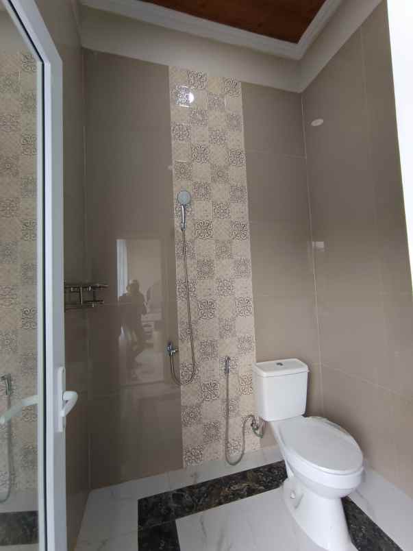 rumah 2 lantai dalam perumahan di palagan km 10