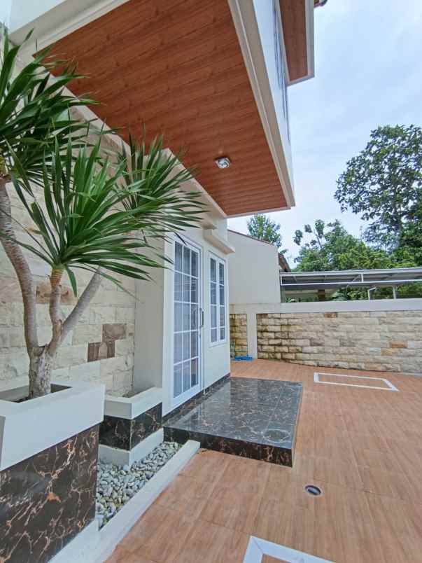 rumah 2 lantai dalam perumahan di palagan km 10