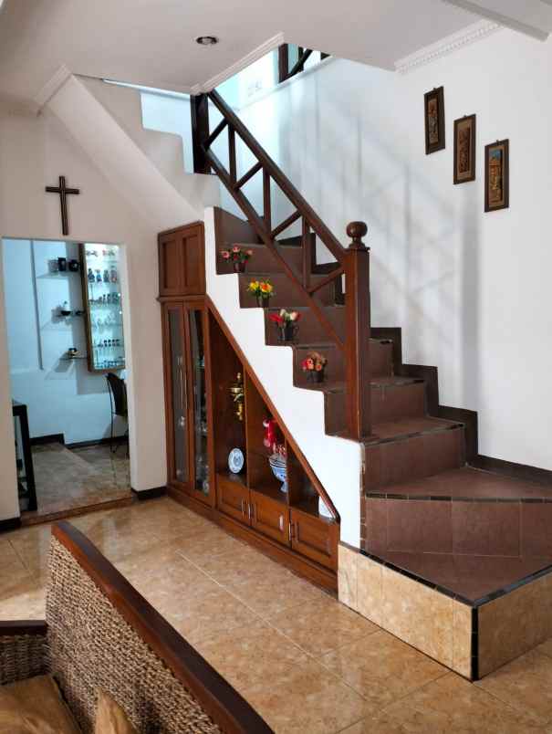 rumah 2 lantai di antapani dekat komp pratista
