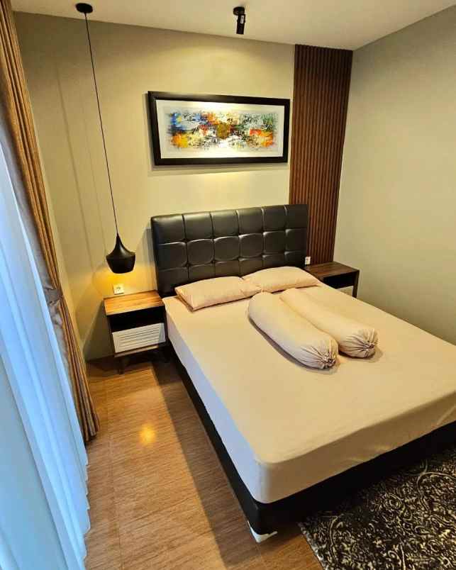 rumah 2 lantai full furnished dekat kampus upn sleman