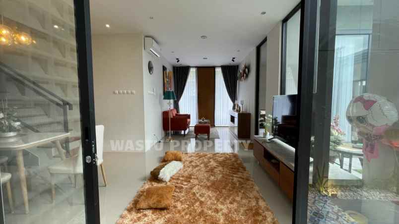 rumah 2 lantai full furnished di kalasan sleman