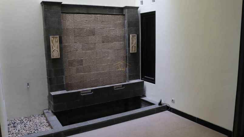 rumah 2 lantai mewah di dalam perumahan elite kalasan