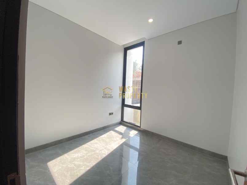 rumah 2 lantai odern strategis di sukoharjo ngaglik