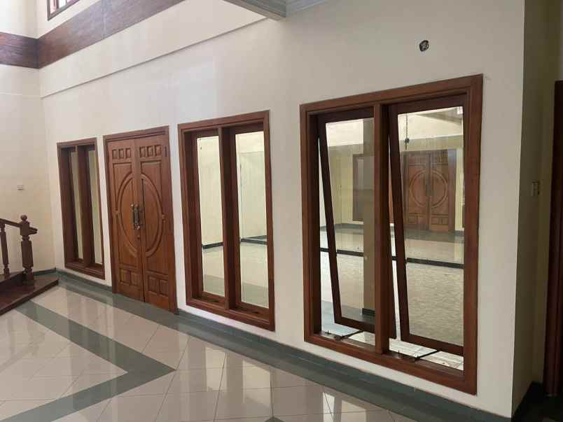 rumah 2 lantai rungkut asri