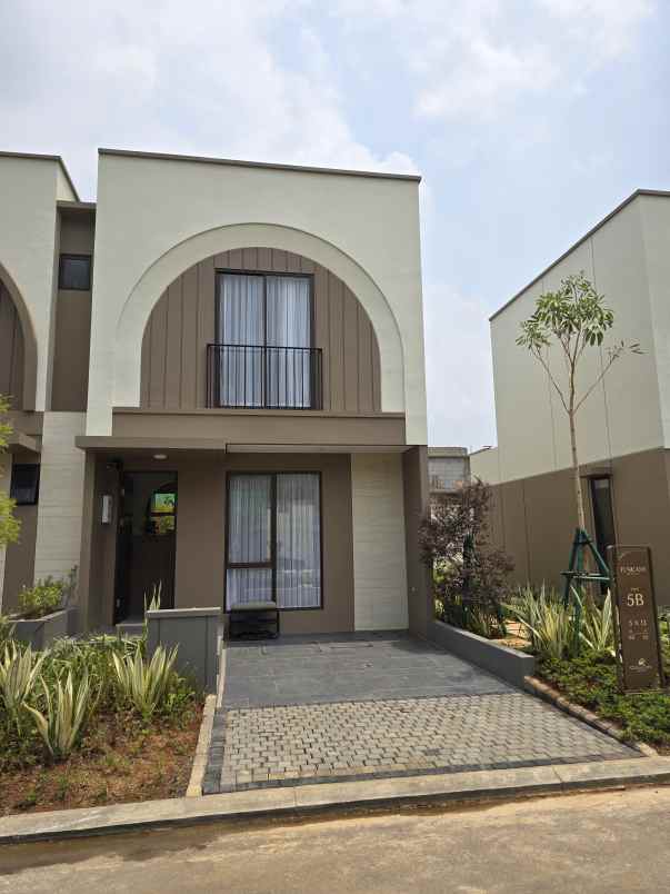 rumah 2 lantai view gunung