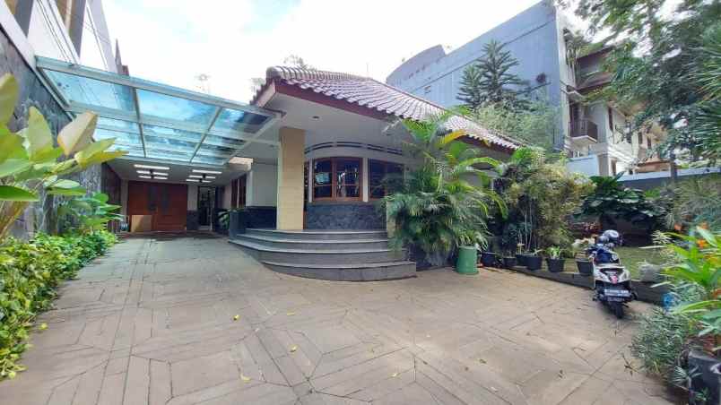 rumah asri terawat di pusat kota bandung