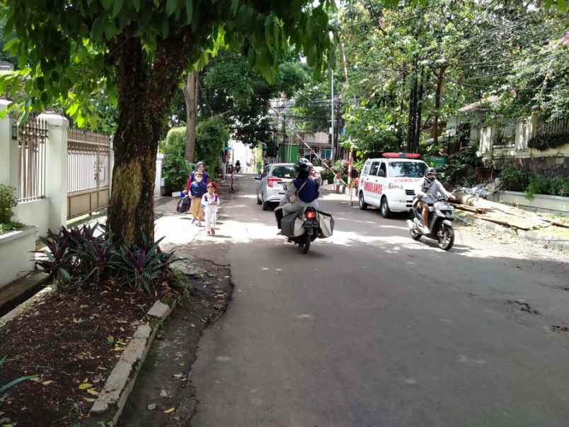 rumah bagus jl tubagus ismail dago bandung