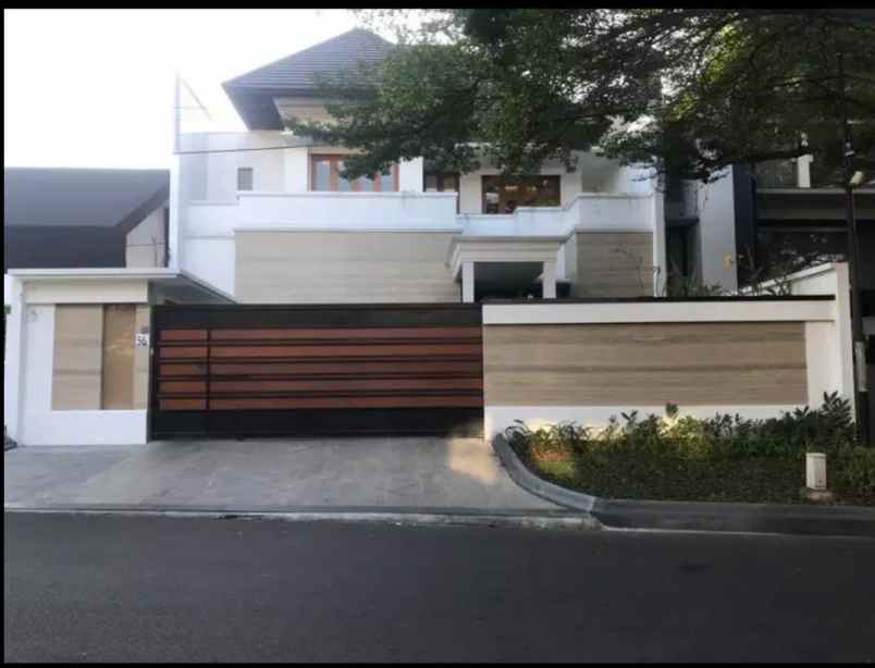 rumah baru ada pool 1 km ke jalan metro pondok indah