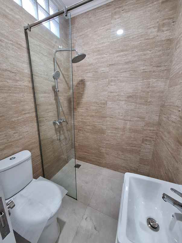 rumah baru siap huni di cempaka putih jakpus