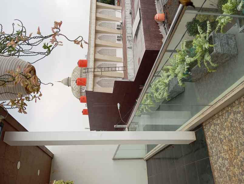 rumah cantik 3lt rooftop balkon carport 2 mobil