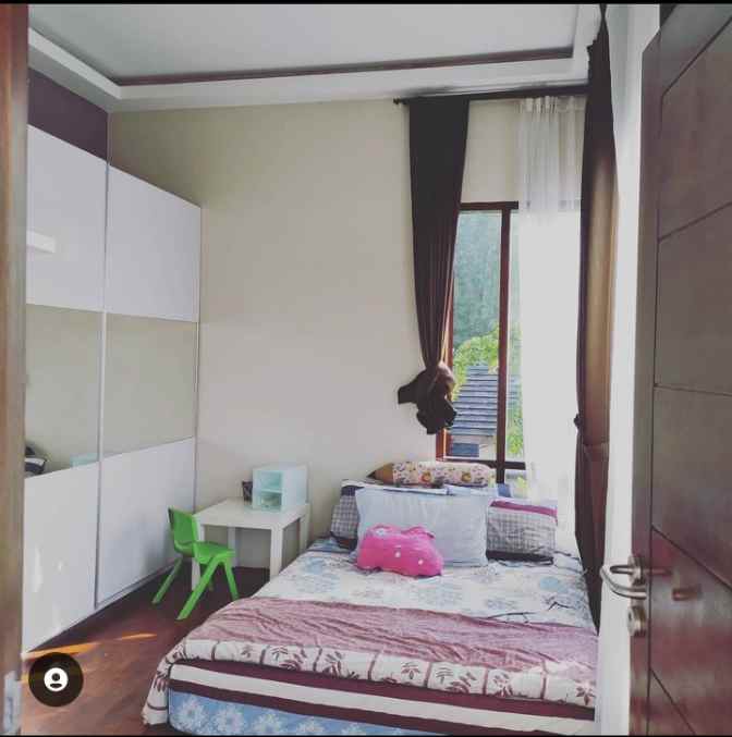 rumah cantik hook full furnished di cijaura