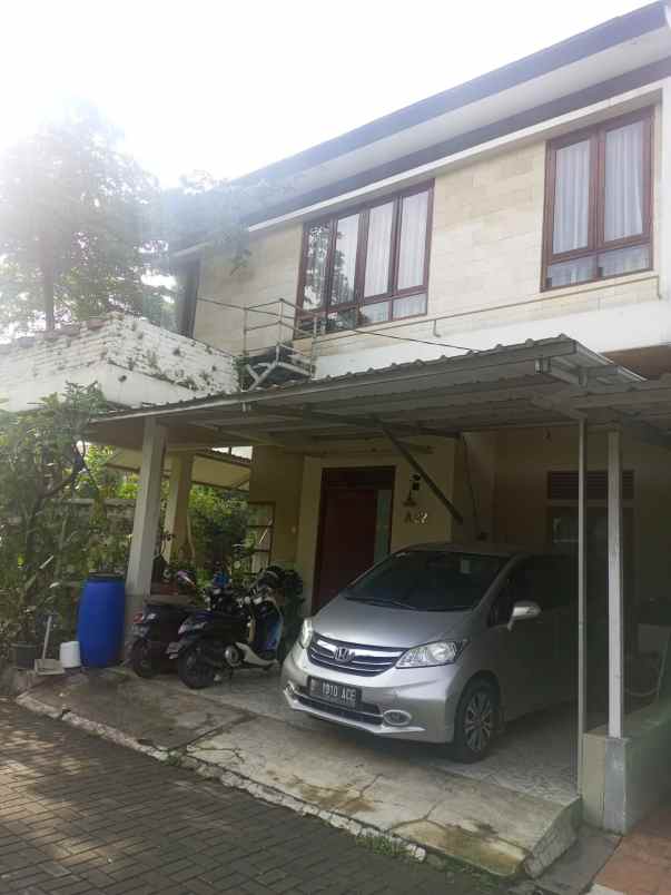 rumah cantik hook full furnished di cijaura