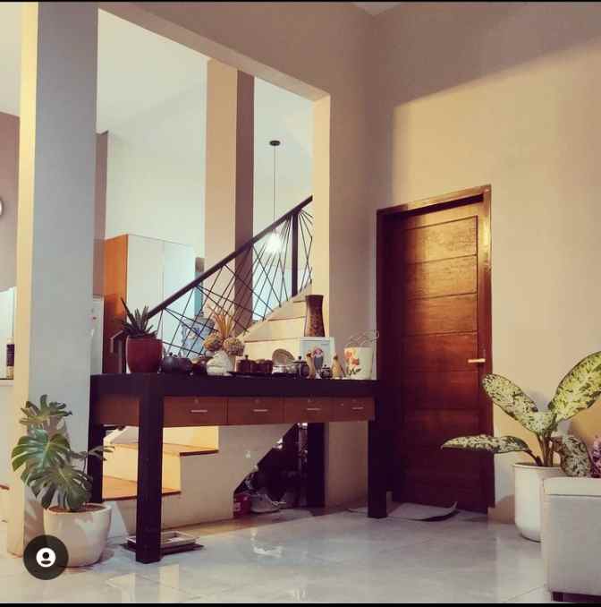 rumah cantik hook full furnished di cijaura