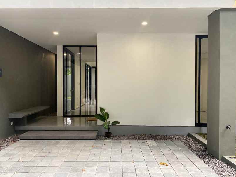 rumah cantik industrialis dekat sd model maguwoharjo